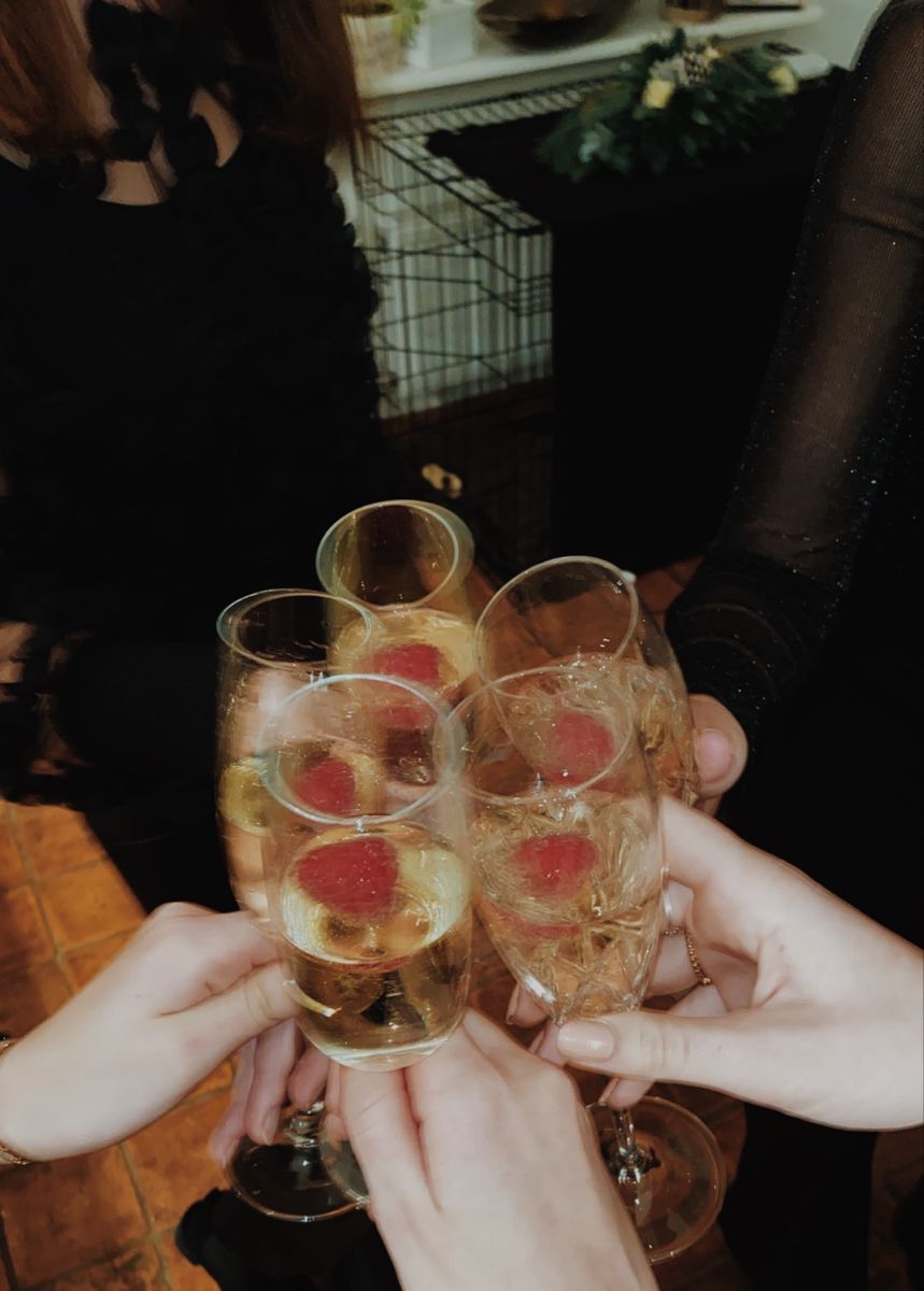 Holiday Season Guide to Prosecco Party Cocktails 2025